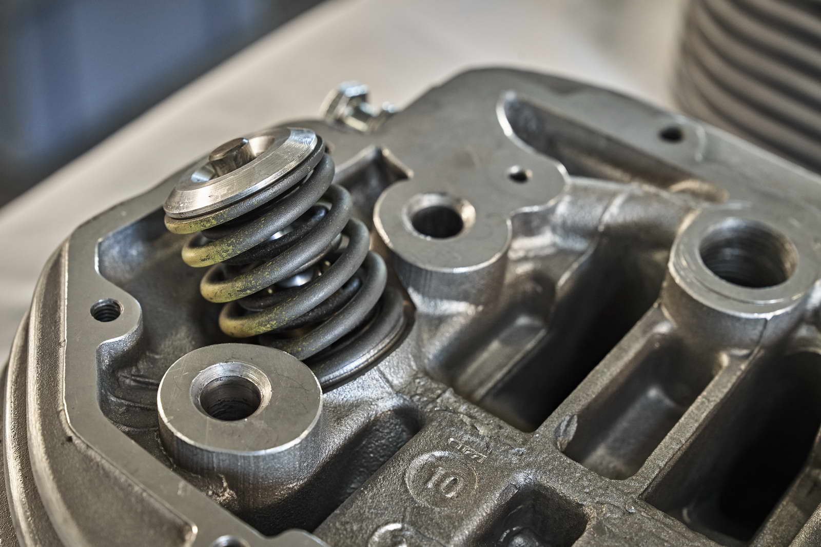 Guzzi Motor Zusammenbau René Nesselhauf